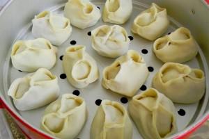 Πώς να μαγειρέψετε το σωστό manti: συνταγή σε ένα διπλό λέβητα