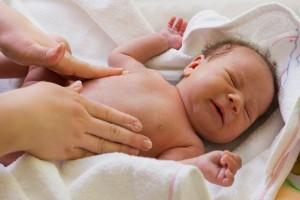 Koliken bei Säuglingen: 10 Tipps zur Schmerzlinderung bei einem Baby