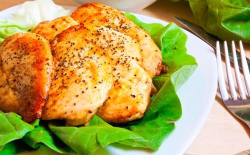 Запечено пилешко филе със зелена салата