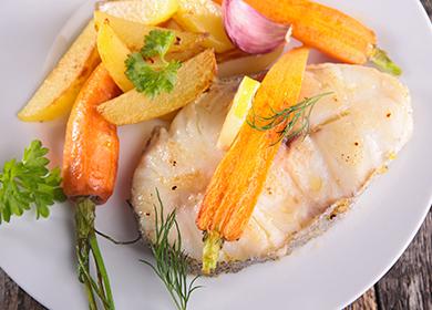 Риба със зеленчуци в чиния