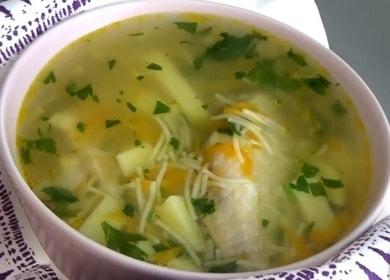 Cucinare la zuppa di pollo con vermicelli e patate secondo una ricetta graduale con una foto.