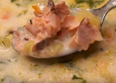 Prepariamo una zuppa di pesce al salmone aromatica secondo una ricetta passo-passo con una foto.
