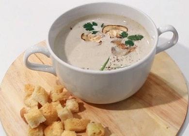 Prepariamo una zuppa di funghi profumata con funghi prataioli e panna secondo una ricetta passo-passo con una foto.