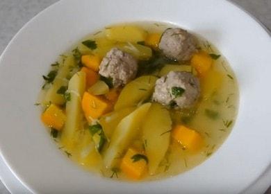 Duftende und leichte Suppe mit Fleischbällchen und Nudeln: Schritt für Schritt Rezept mit Foto.