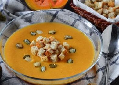 La ricetta più deliziosa per la zuppa di crema di zucca con panna: cucina con foto passo dopo passo!