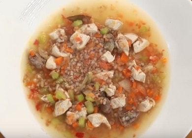 Cucinare un'insolita zuppa di grano saraceno con pollo secondo la ricetta con foto passo dopo passo.
