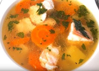 Deliziosa zuppa di pesce fatta in casa: cuocere secondo la ricetta con una foto.