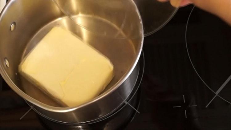 Ayon sa recipe para sa pagluluto ng isang manok na may patatas, matunaw butter