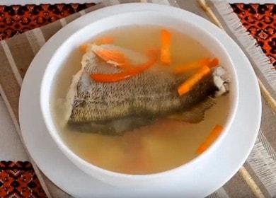 Zuppa di pesce persico - un piatto delizioso e leggero con un aroma affascinante