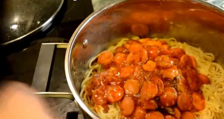 Spaghetti mit Würstchen Schritt für Schritt Rezept mit Foto