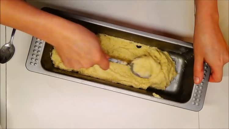 Per preparare una torta di cagliata alla banana, prepara un modulo