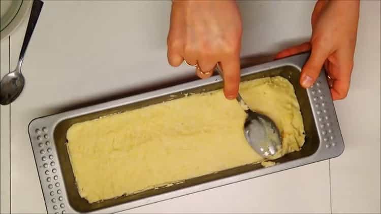 Den Ofen vorheizen, um einen Quark-Bananen-Kuchen zu machen