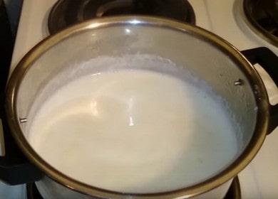 delizioso porridge di semola liquido nel latte: una ricetta con foto e video passo-passo.