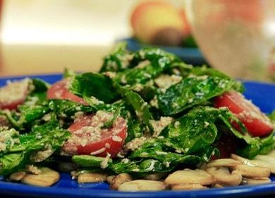 Prepariamo un'insalata deliziosa e nutriente con spinaci e pomodori secondo una ricetta passo-passo con una foto.