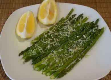 Come cucinare la ricetta graduale degli asparagi verdi con foto