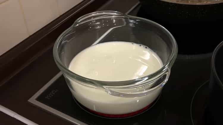 Per preparare le lasagne, scalda il latte
