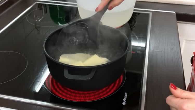 Per cucinare le lasagne, saldare i fogli