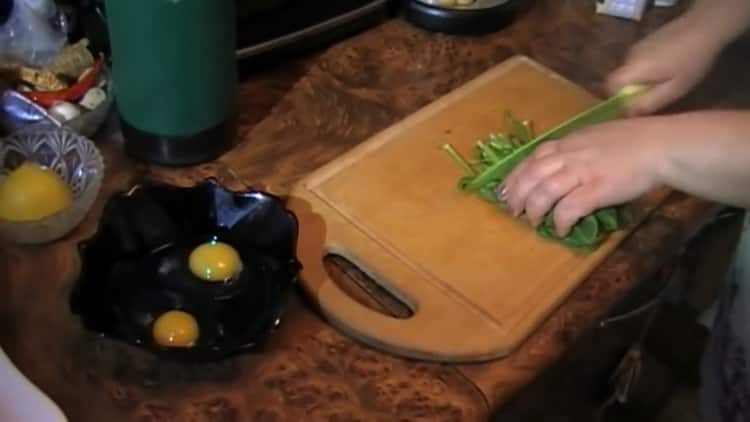 Omelett mit Spinat kochen