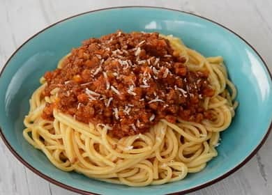 Spaghetti Bolognese συνταγή βήμα προς βήμα με φωτογραφία