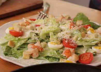 Caesar Salad con i gamberi ricetta graduale con la foto