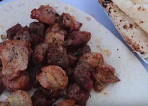 Cuciniamo correttamente il kebab nel tandoor: una ricetta dettagliata con foto passo dopo passo.