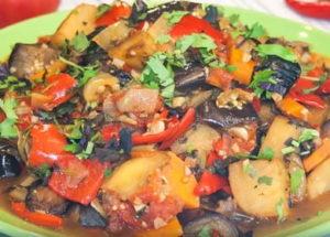 Cucinare l'originale stufato di verdure caucasico Ajapsandal: ricetta con foto passo dopo passo.