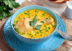 Готвене на вкусна супа от сирене: рецепта с топено сирене.