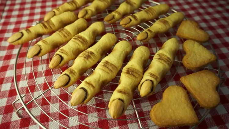 Kekse mit den Fingern