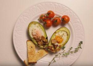 Μαγειρική ένα υπέροχο πρωινό με αβοκάντο: μια απλή και γρήγορη συνταγή με φωτογραφίες βήμα προς βήμα.