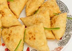Samosas: Μια νόστιμη συνταγή για την ινδική κουζίνα.